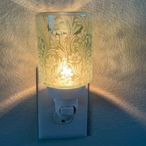 Scentsy Lily Garden Mini Warmer